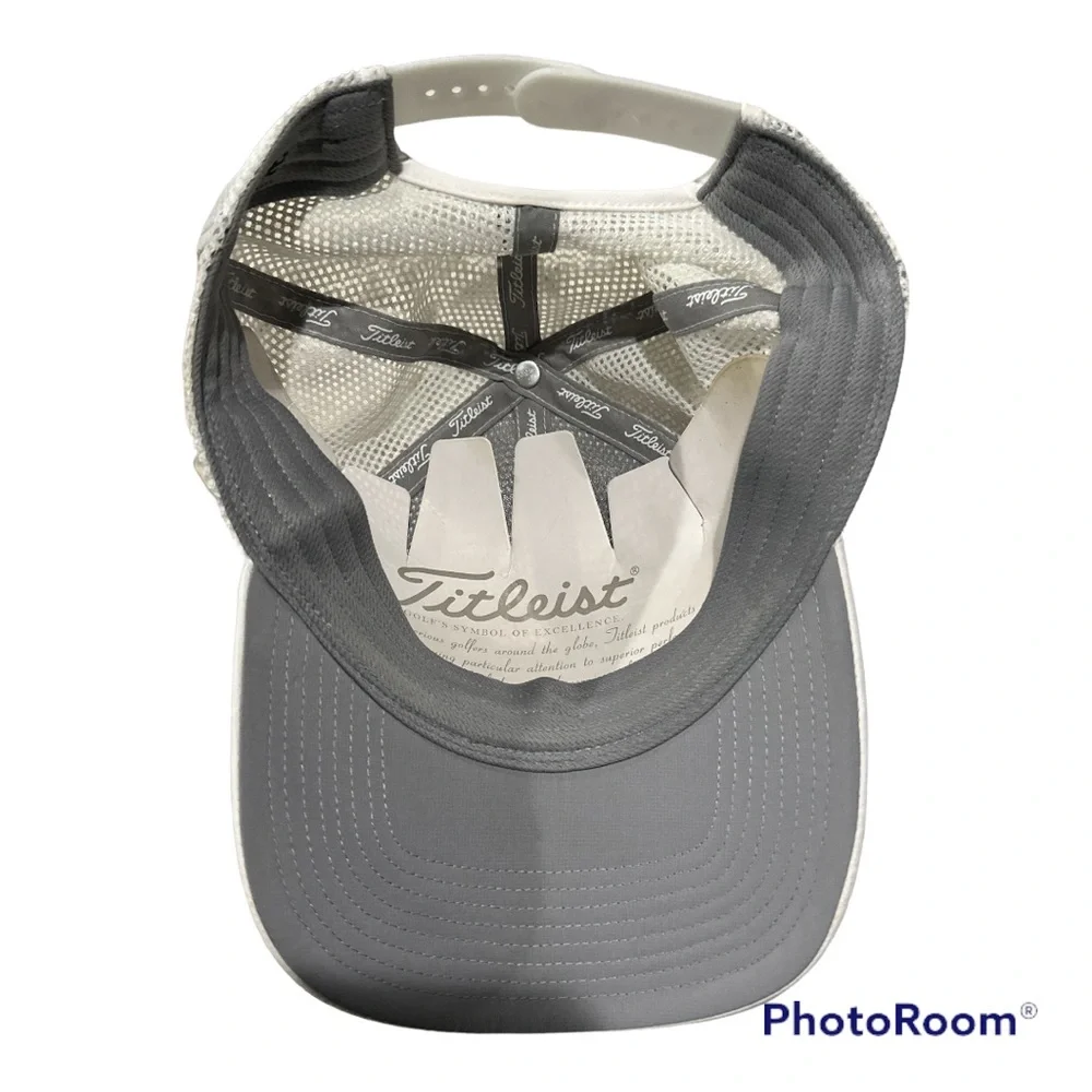 Titleist white cap snap back adjustable - Picture 4 of 4